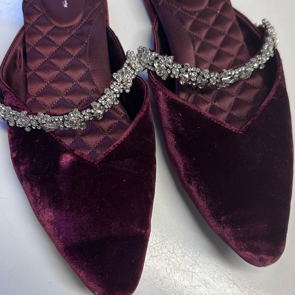 Birdies The Swan- Wine Gem Bracelet velvet slides - Picture 2 of 3